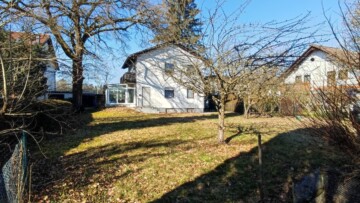 Exklusiv: Baugrundstück mit Altbestand (Zweifamilienhaus) in Lochhausen – Top Anbindung zur S-Bahn!